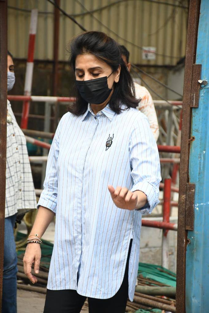 Neetu Kapoor spotted at the construction site of Pali Hills home