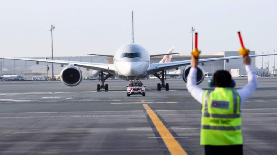 Pihak berwenang menutup bandara di Spanyol selama 4 jam saat 21 penumpang melarikan diri dari pesawat ke landasan pacu |  Berita Dunia