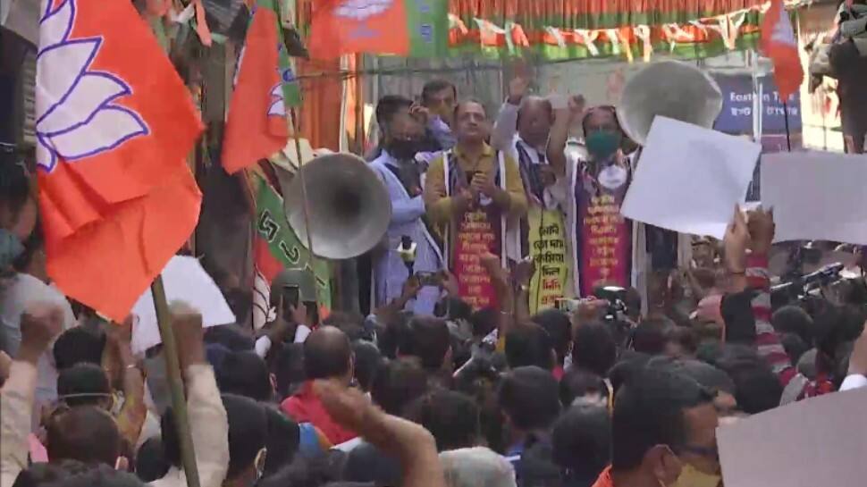 BJP workers clash with Kolkata police demanding cut in VAT on fuel