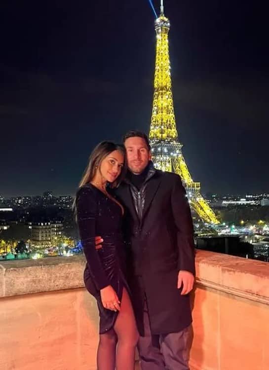 Messi spends romantic evening with wife Antonela