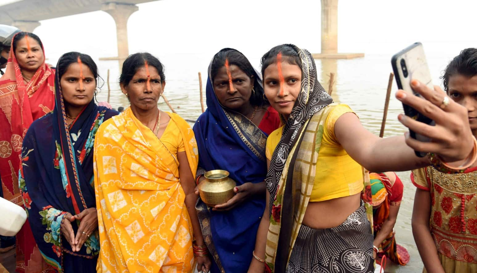 Devotee taking a selfie with others in Patna 