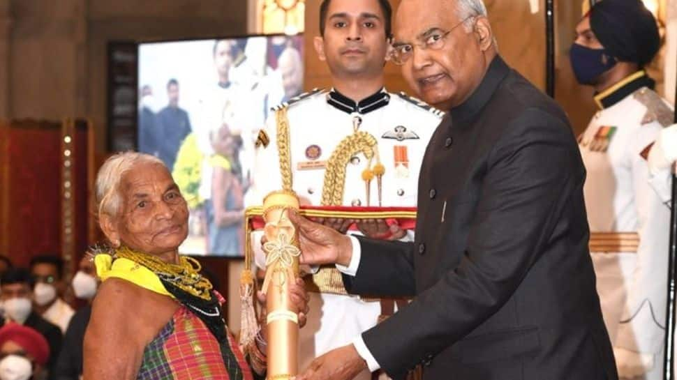 &#039;Encyclopedia of Forest&#039;: When barefoot Tulasi Gowda received her Padma Shri from the President