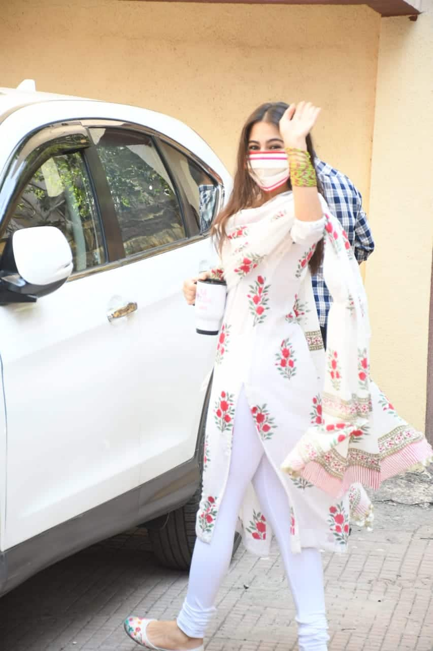 Sara Ali Khan wears a beautiful white kurta dupatta for the outing