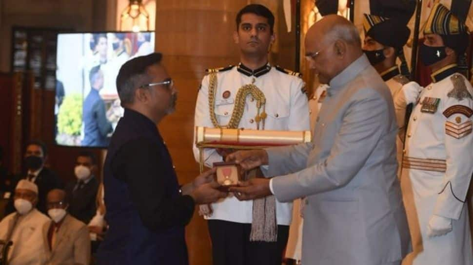 SP Balasubrahmanyam honoured with Padma Vibhushan posthumously, his son receives award! 