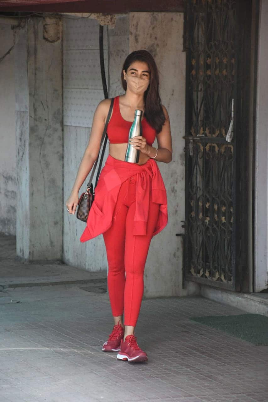 Xxx Video Pooja Hd - Pooja Hegde looks red hot in gym wear as she heads for pilates class - In  Pics | News | Zee News