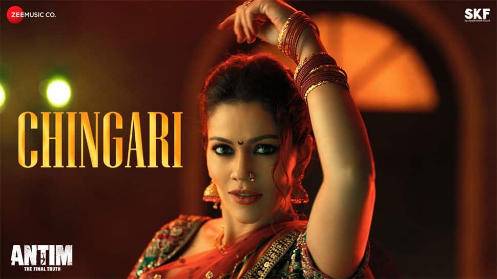 Waluscha D'Souza's stunning Lavani dance in 'Chingari' song from 'Antim' is peppy - Watch