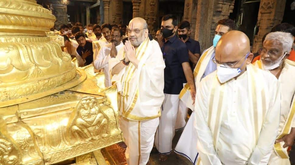 Amit Shah berdoa di kuil Lord Balaji- Lihat foto |  Berita India