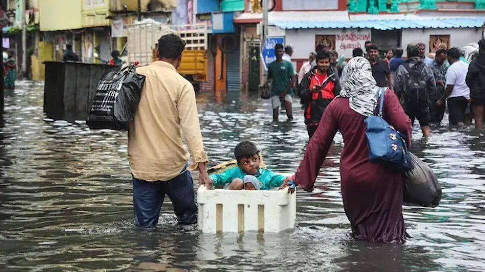 Heavy rains lash Kerala, IMD issues red alert for Ernakulam, Idukki, Thrissur 