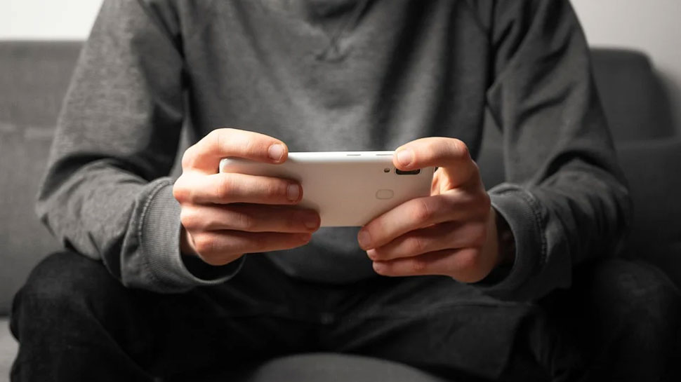 Zee Exclusive: In the era of PUBG, Freefire, Call of Duty –gaming emerging as next big thing for smartphone lovers Zee Exclusive: In the era of PUBG, Freefire, Call of Duty –gaming emerging as next big thing for smartphone lovers