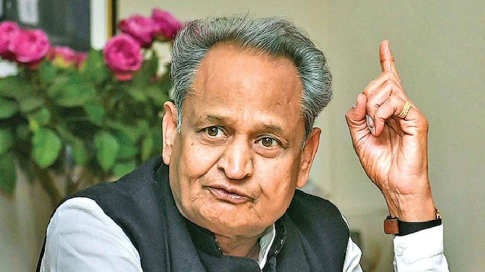 Kamaal hai': Rajasthan CM Ashok Gehlot embarrassed after teachers say 'yes'  they pay bribes for transfers - Watch | Jaipur News | Zee News