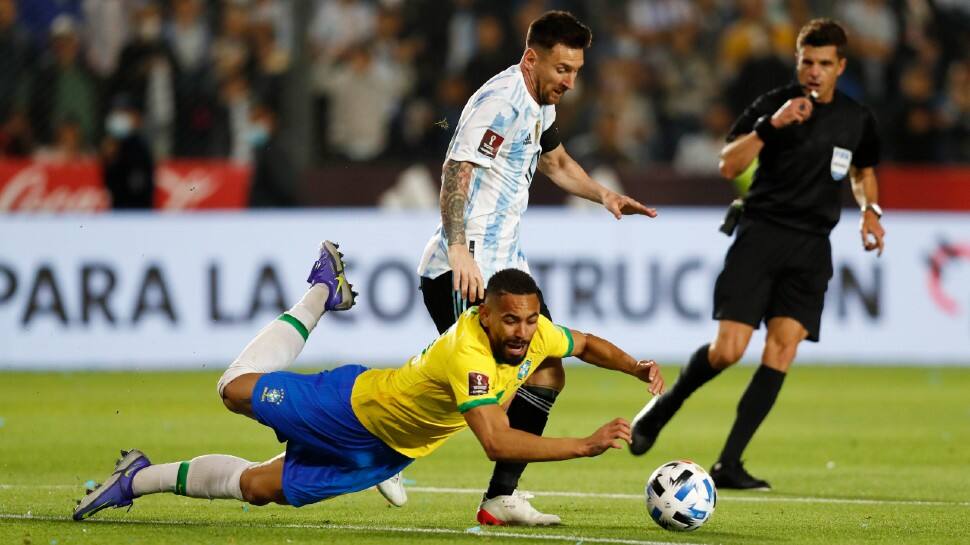 Argentina's Lionel Messi tries to dribble past Brazil defenders in their FIFA World Cup 2022 qualifier. (Photo: Reuters)