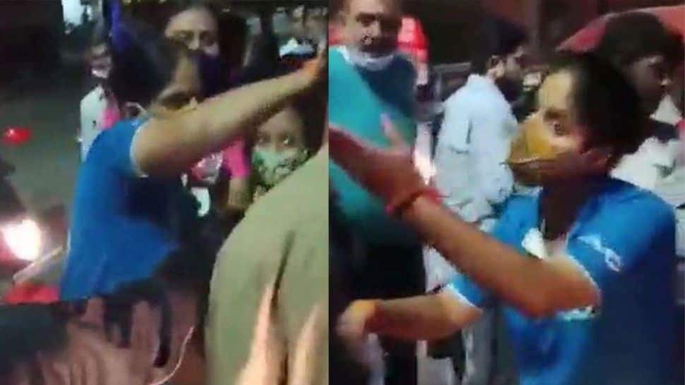 Delhi woman slaps cab driver, hurls abuses in middle of the road - watch viral video