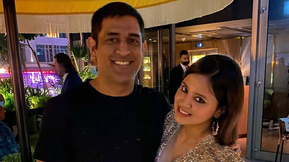 MS Dhoni clicked by wife Sakshi while enjoying a glass of chai with his &#039;Honey&#039; — SEE PICS