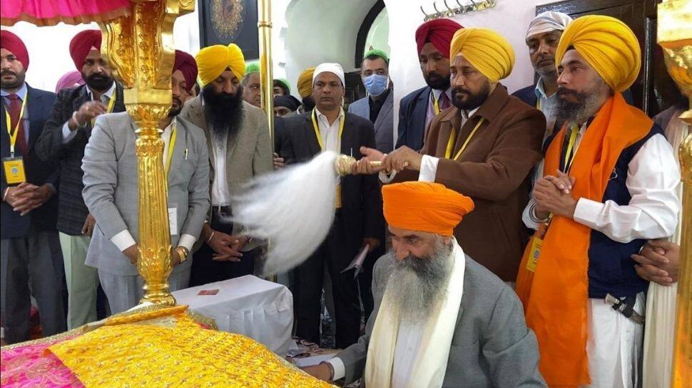 Punjab Cm Charanjit Singh Channi-Led Delegation Pays Obeisance At Kartarpur Sahib