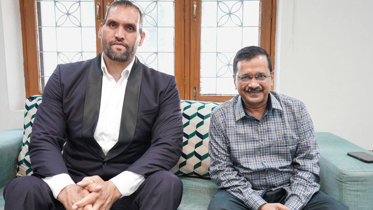 Great Khali meets Arvind Kejriwal