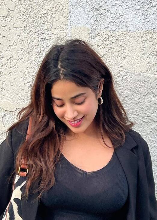 Janhvi oozes radiance in this candid picture