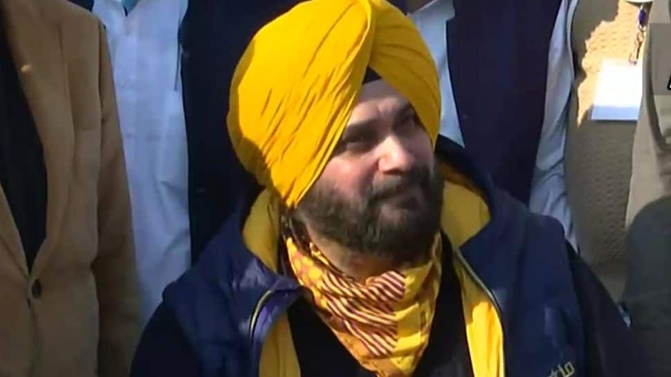 Sidhu stirs controversy again, calls Imran Khan &#039;big brother&#039; at Kartarpur Corridor