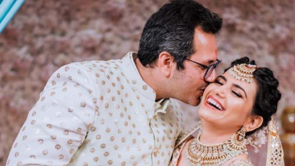 Sutradara Taarak Mehta Malav Rajda memperbarui janji pernikahan dengan istri Priya Ahuja dalam upacara melamun!  |  Berita Televisi