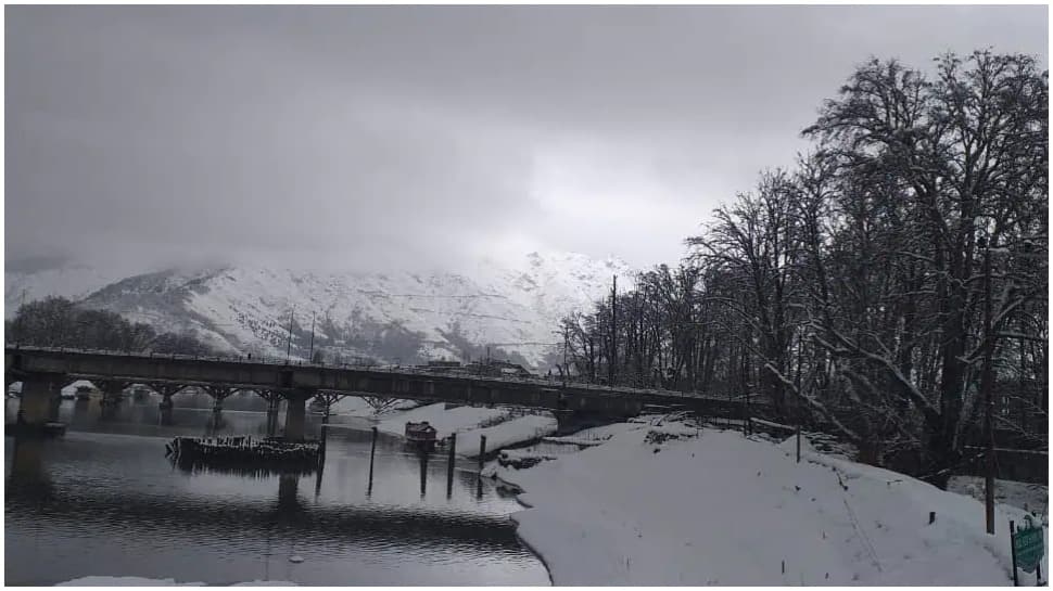 Kashmir Valley reels under sub-zero temperature, difficulties for locals increase
