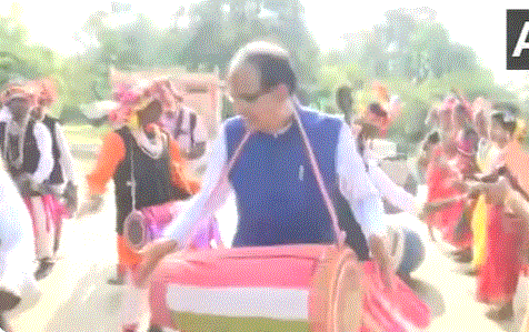 Madhya Pradesh CM Shivraj Singh Chouhan plays dhol, dances with tribal community people in Mandla - Watch 
