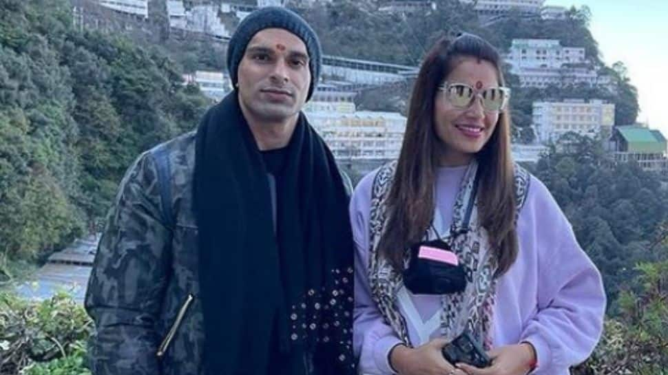 Bipasha Basu, Karan Singh Grover say &#039;Jai Mata Di&#039; as they visit holy Vaishno Devi temple - See Pics