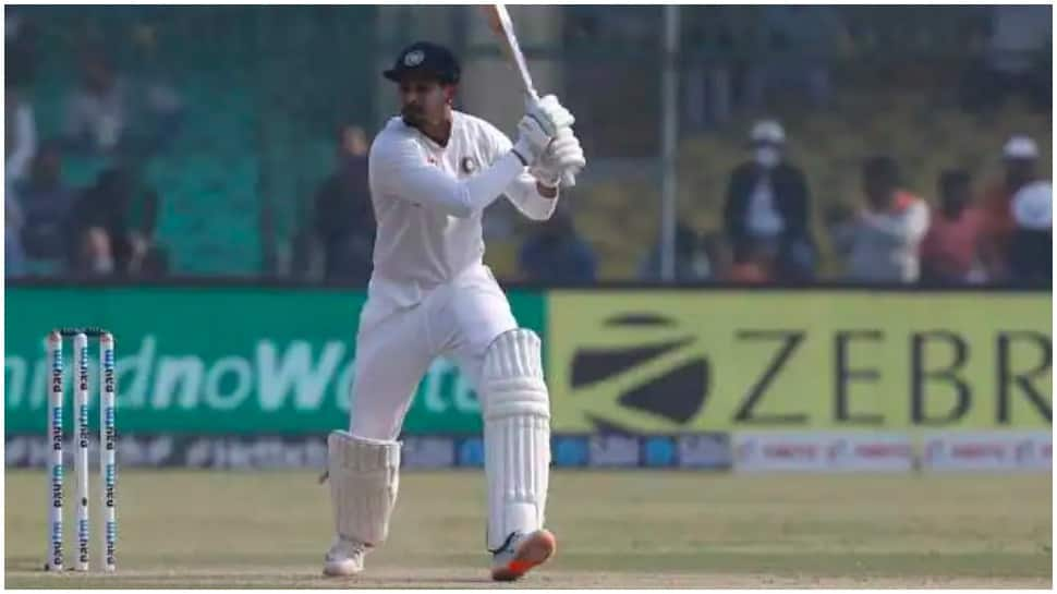 Shreyas Iyer set to score a century on Test debut