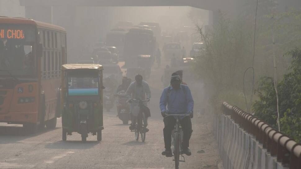 Delhi air gets worse, AQI dips to 386; Gurugram, Noida just as bad