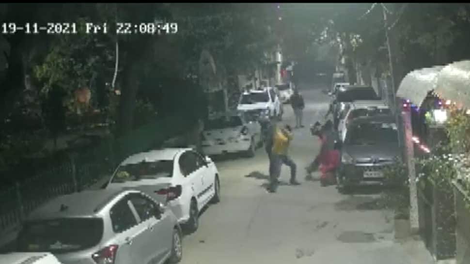 Delhi shocker! Women punched, beaten up with sticks in Shalimar Bagh area, complaint lodged – WATCH