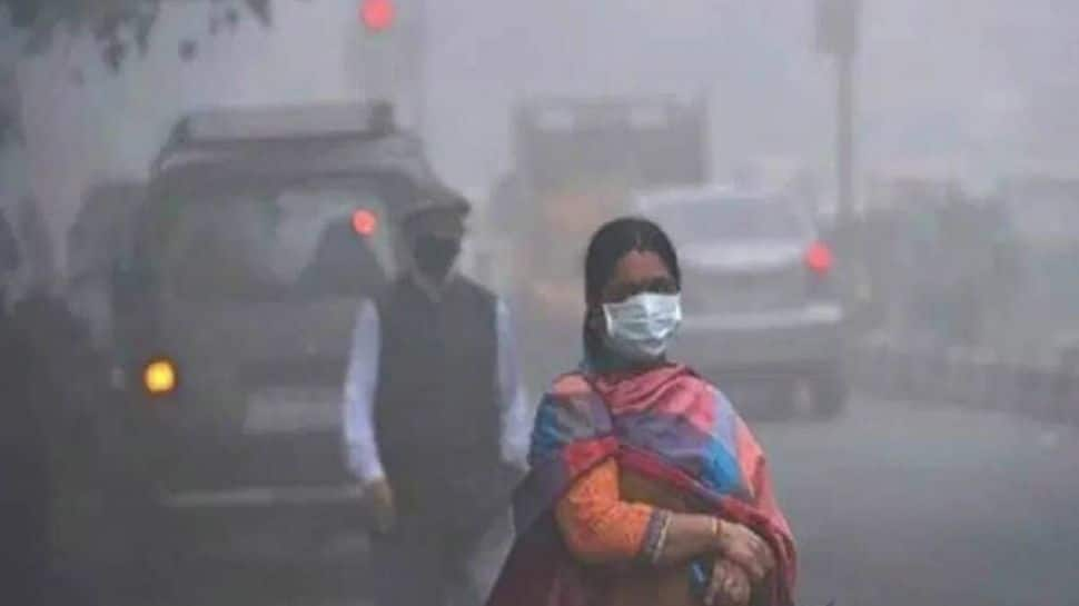 Air pollution: Delhi&#039;s air quality remains in &#039;very poor&#039; category, Gurgaon’s AQI slips to &#039;severe&#039;