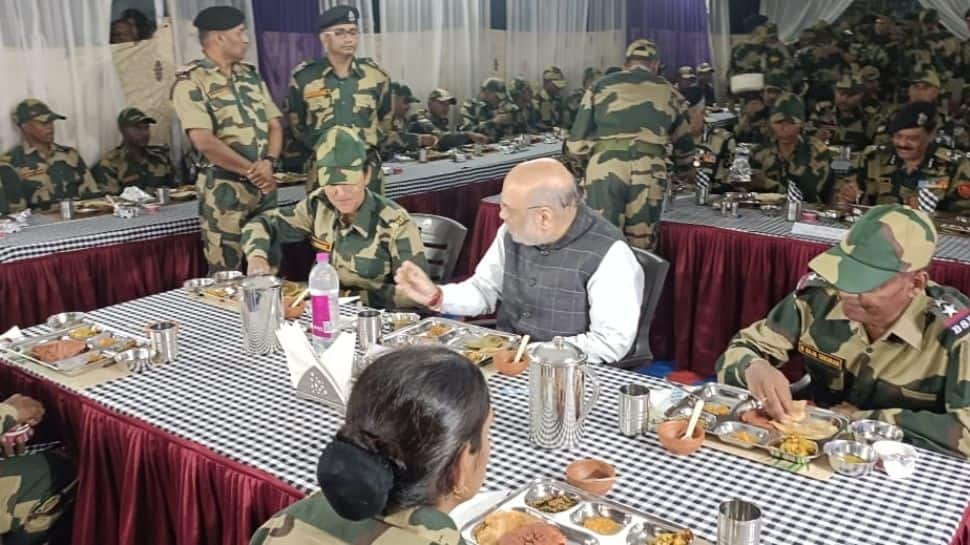 Amit Shah dines with BSF jawans at Sainik Sammelan in Rajasthan