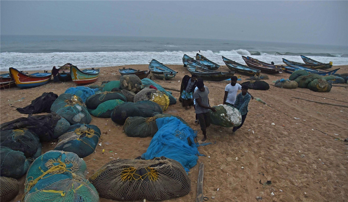 Fishermen return to the coast