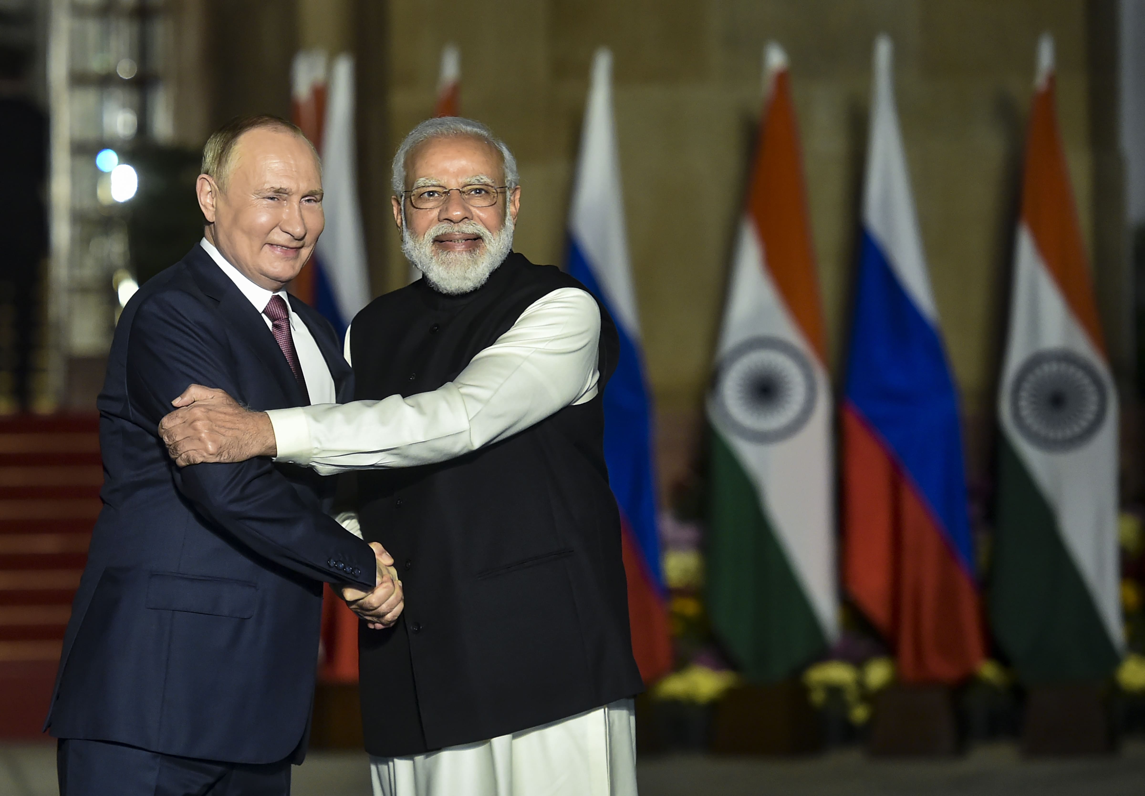 Russian President Vladimir Putin and PM Modi outside Hyderabad House in New Delhi