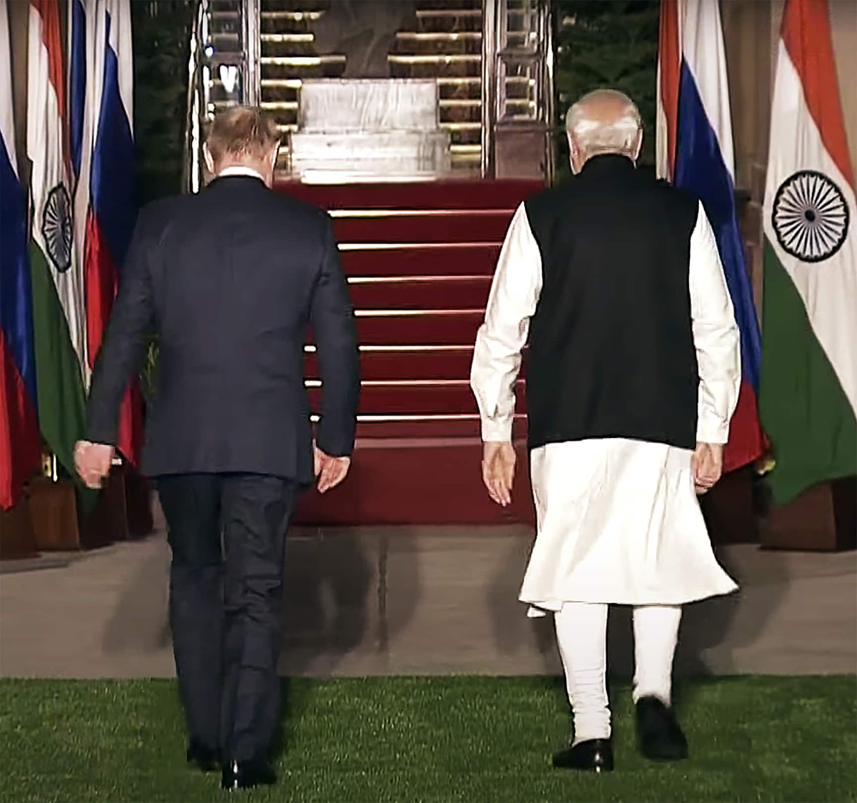 PM Modi inviting Vladimir Putin inside Hyderabad house in New Delhi