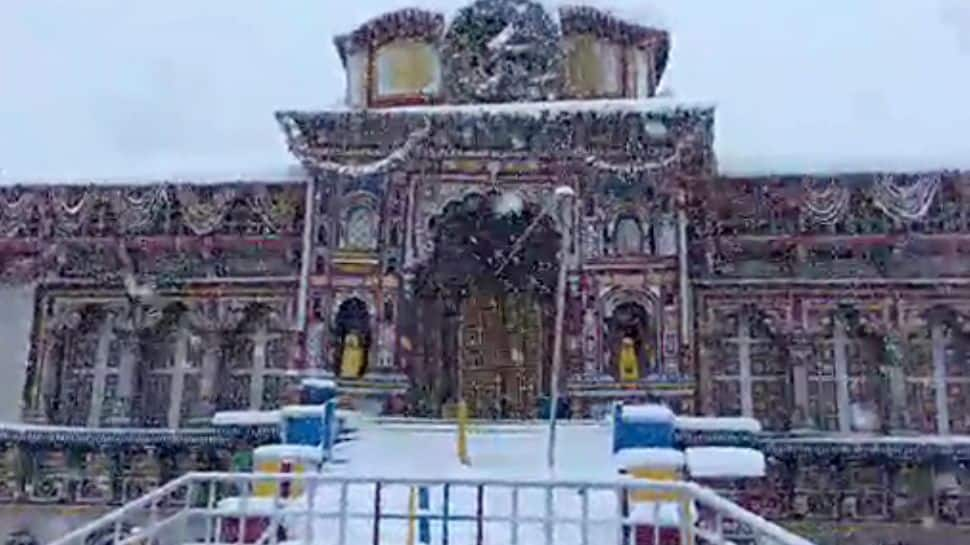 One-feet high snow in Badrinath