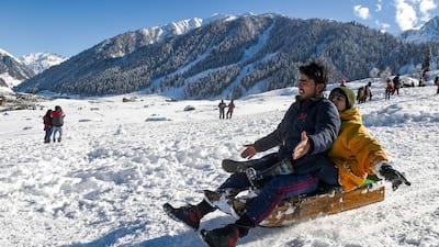 Tourists have a field day in snow-clad Sonmarg