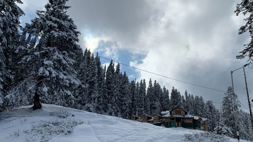 Kashmir Valley receives record number of tourists, Gulmarg Ski resort fully booked for New Year and Christmas