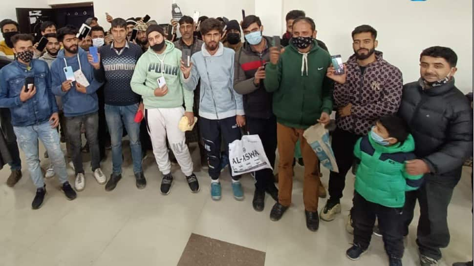 Kashmir cyber police trace dozens of stolen smartphones, return to owners