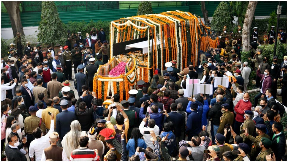 Farmers hold &#039;havan&#039; at Ghazipur border to pray for Gen Bipin Rawat, other victims of chopper crash