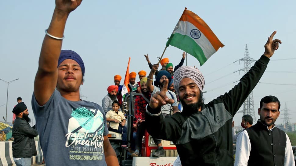 Farmers celebrate homecoming with Bhangra, laddoos, garlands after protests end