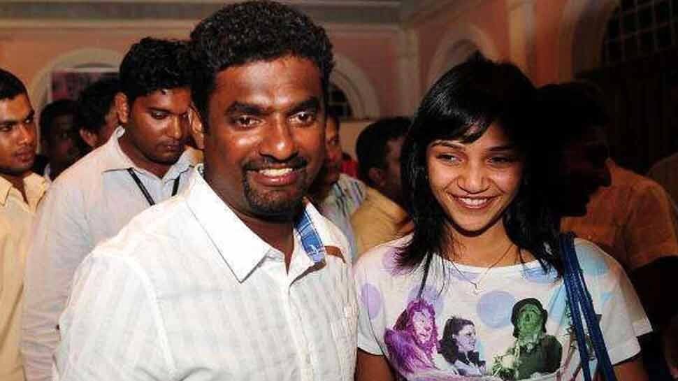 Sri Lanka spin bowling legend Muttiah Muralitharan Chennai-born Madhimalar Ramamurthy in March 2005. (Source: Twitter)