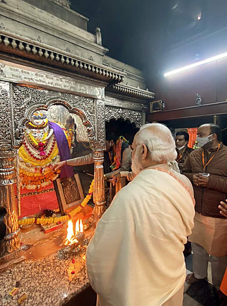 Modi offers prayers at the Kashi Vishwanath Temple in Varanasi