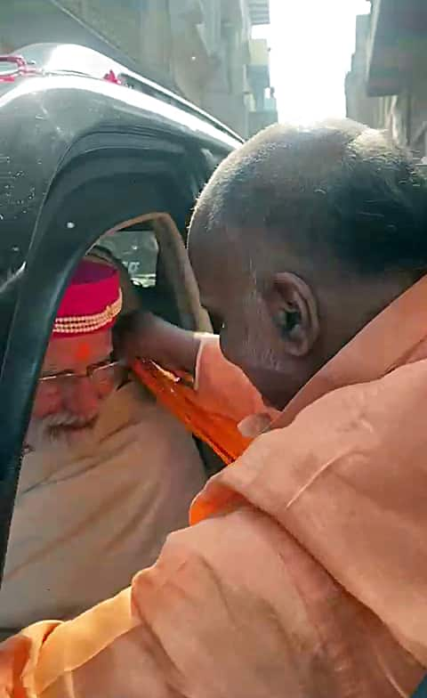 Modi greeted by a supporter in Varanasi with a scarf