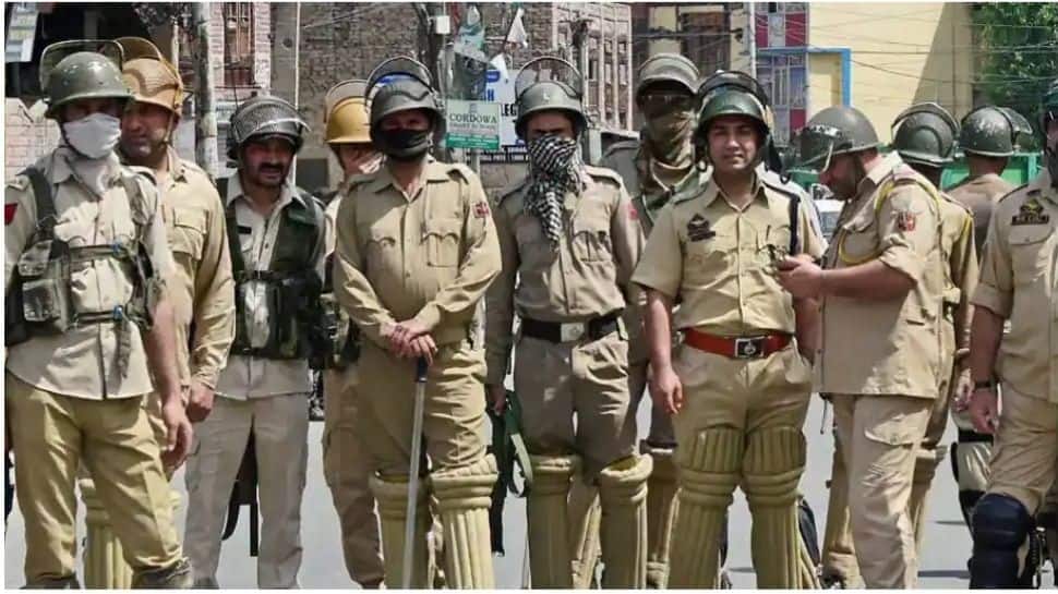 Two terrorists killed in an encounter in Srinagar&#039;s Rangret: J&amp;K Police