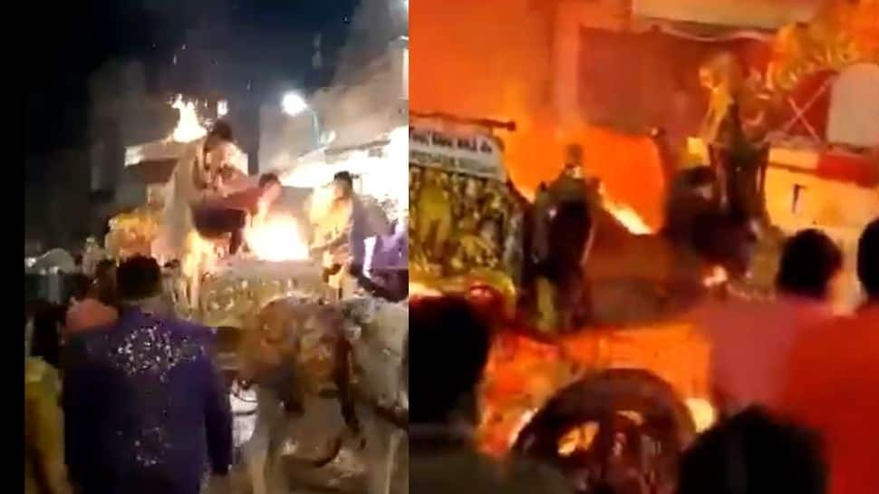 Horse carriage with groom on it catches fire during wedding procession - check what happens next! 