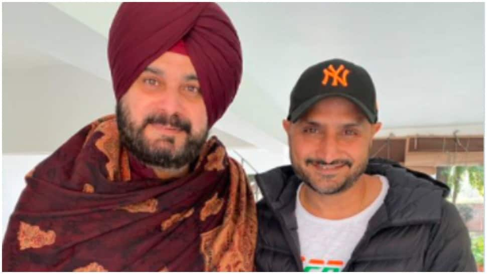 Navjot Singh Sidhu posts pic with Harbhajan Singh, says &#039;picture loaded with possibilities&#039;