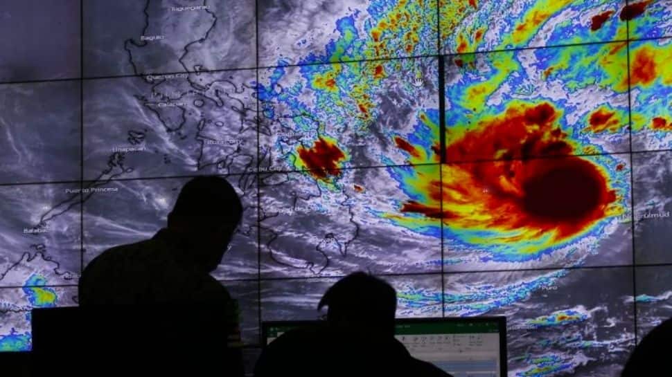 Topan kuat mendekati Filipina saat puluhan ribu mengungsi |  Berita Dunia