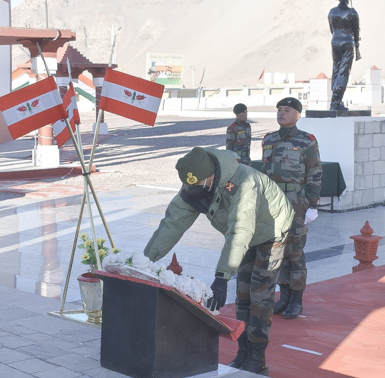 Fire and Fury Corps pays respects to martyrs at Leh War Memorial.