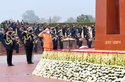 PM Modi salutes the martyrs of 1971 Indo-Pak war on 50th Vijay Diwas.