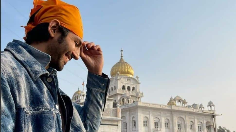 Kartik Aaryan visits Gurudwara Bangla Sahib after finishing 'challenging' schedule of 'Shehzada'