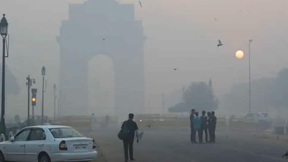 Delhi AQI dips further to 425, air quality &#039;severe&#039; now